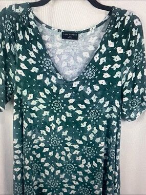 Lane Bryant Green Floral-Print V-Neck Tee